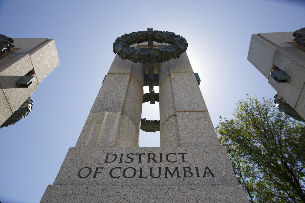 Cracks appear in WWII Memorial